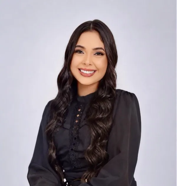 Dra. Rebecca Carvalho Bispo, Prótese Dentária